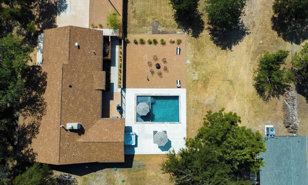 Photo of Outdoor in Manor