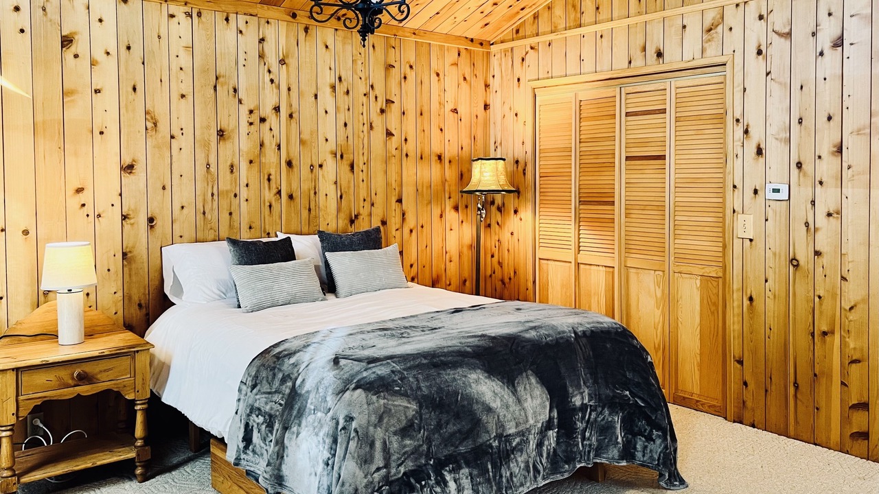 Photo of Bedroom in Lander