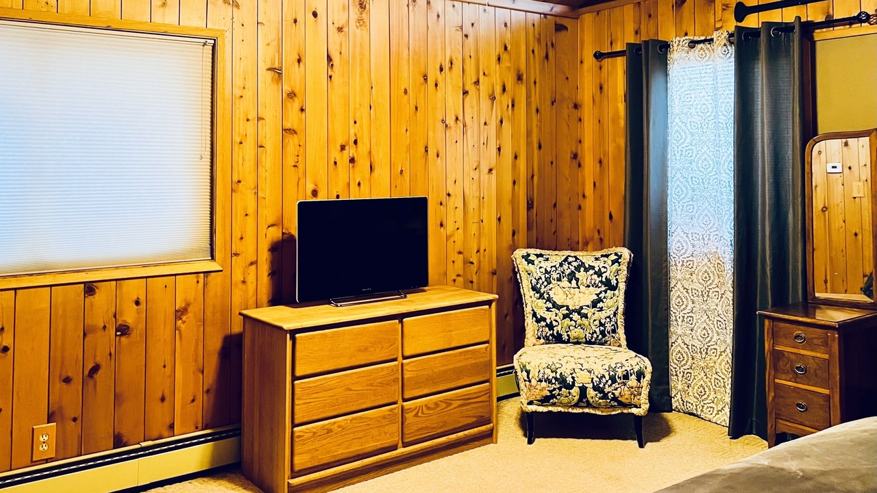 Photo of Bedroom in Lander