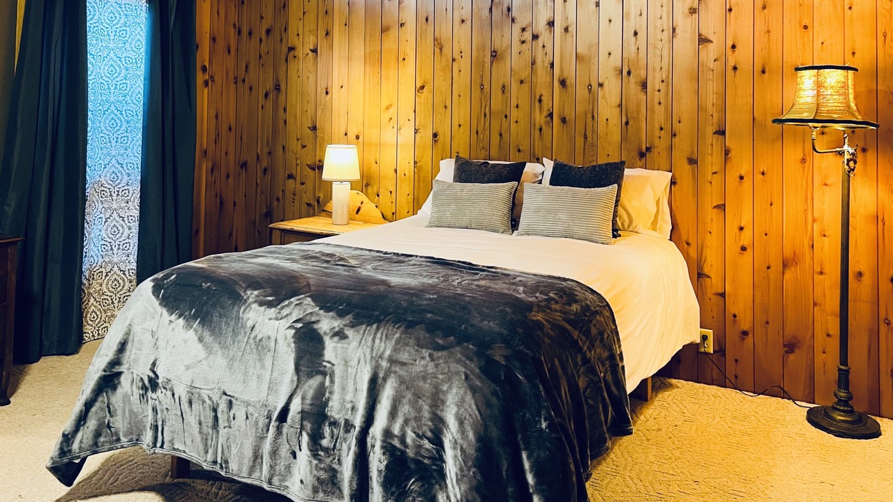 Photo of Bedroom in Lander