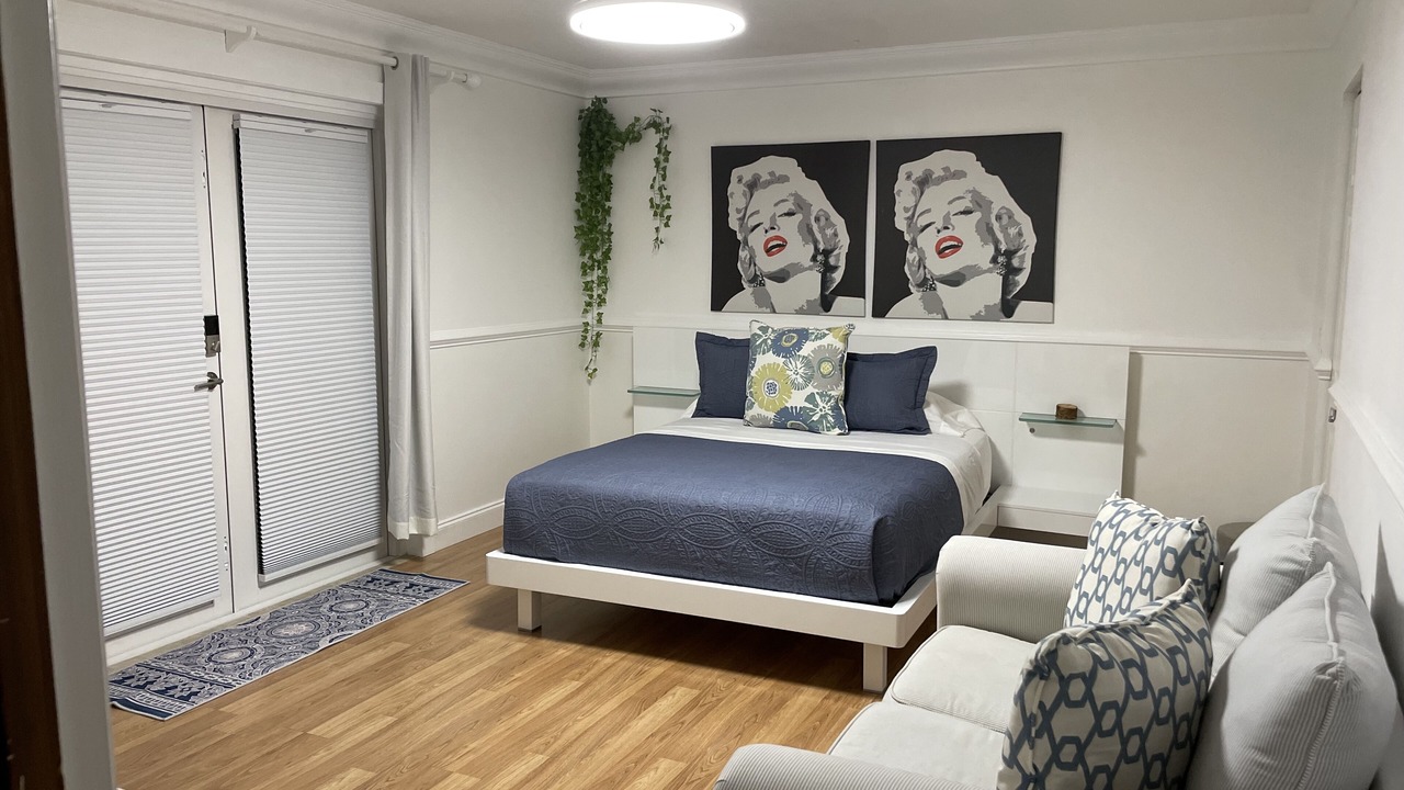 Photo of Bedroom in Greenview Shores