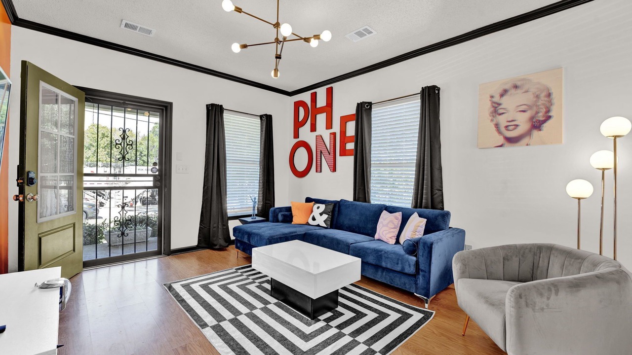 Photo of Livingroom in University District