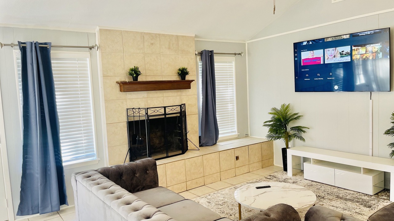 Photo of Livingroom in Sharpstown
