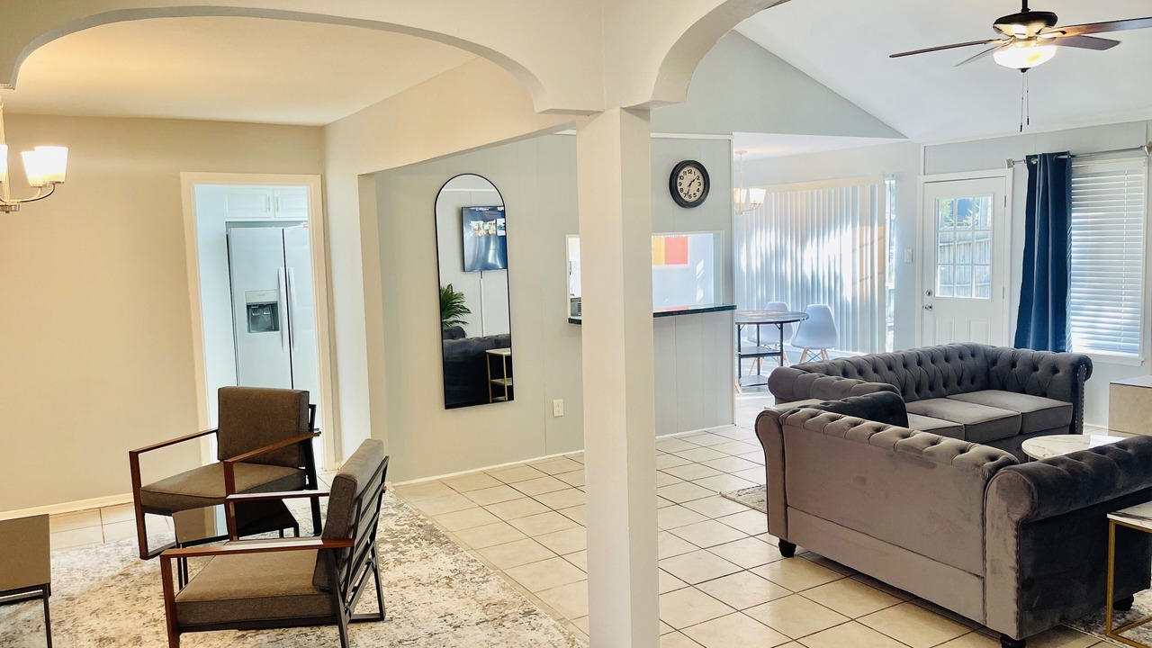 Photo of Livingroom in Sharpstown
