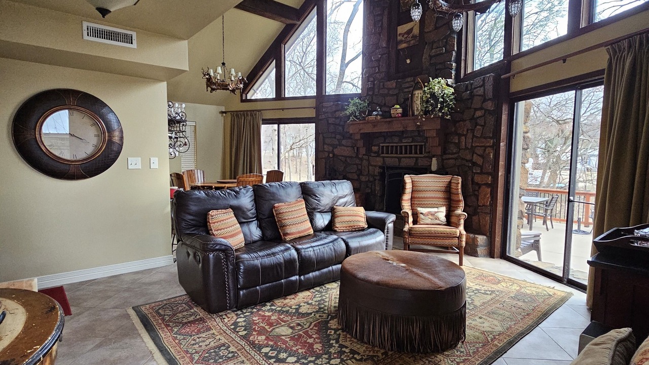 Photo of Livingroom in Moodys
