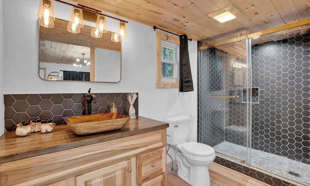 Photo of Bathroom in Canadensis