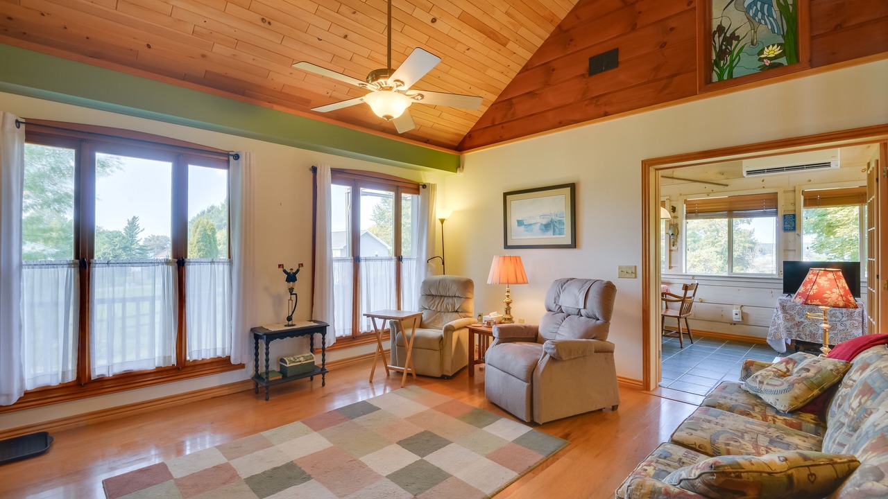 Photo of Livingroom in Fishers Landing