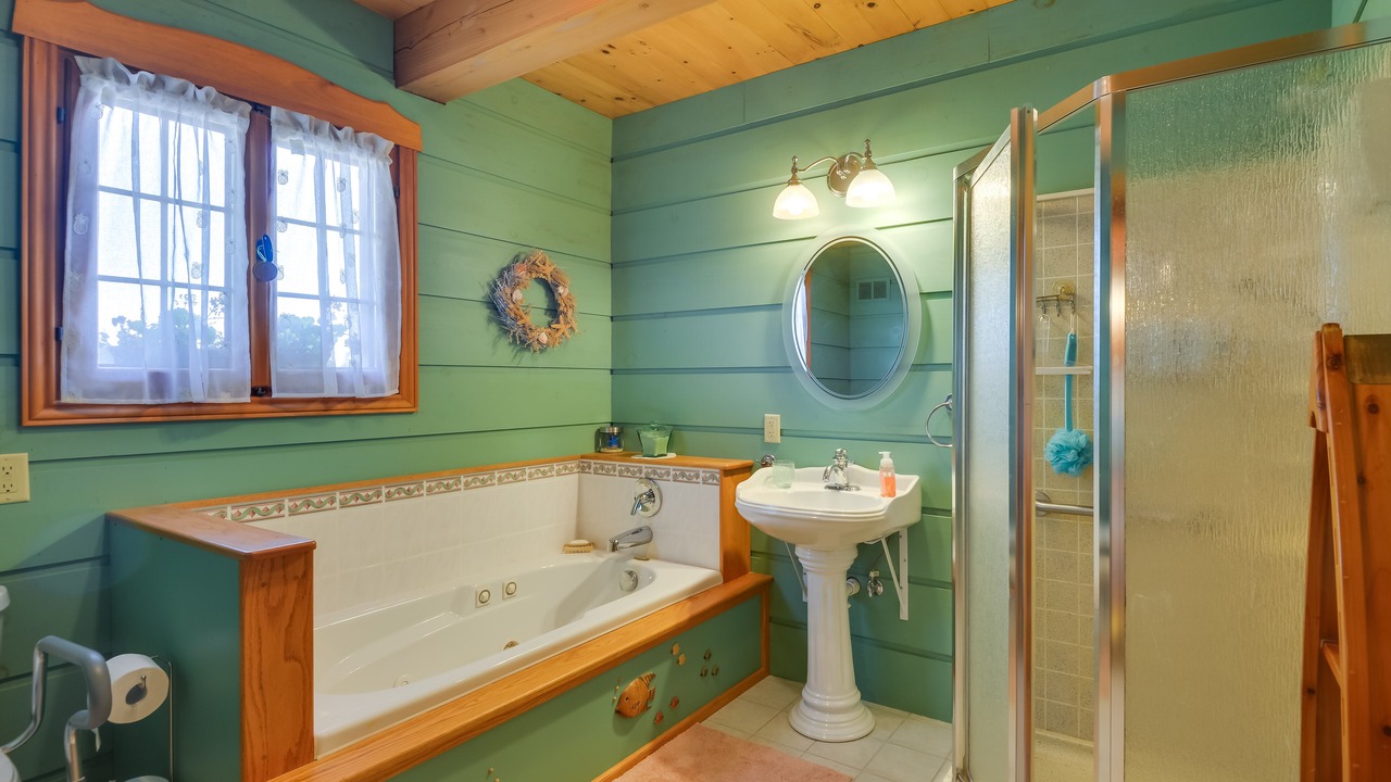 Photo of Bathroom in Fishers Landing