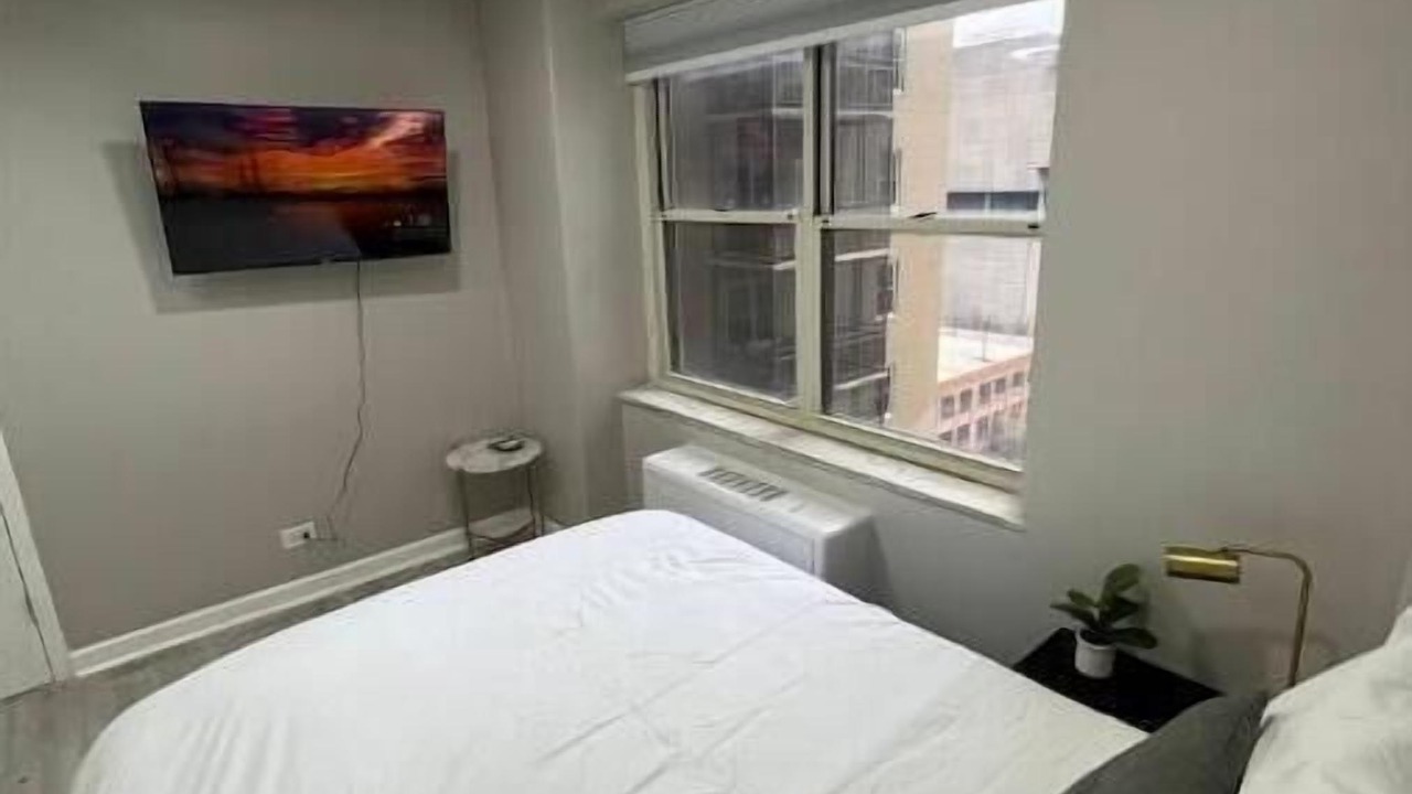 Photo of Bedroom in Peachtree Center