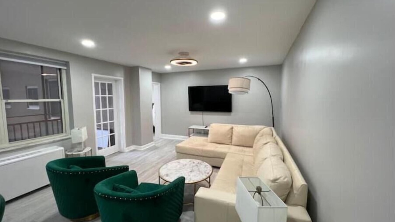 Photo of Livingroom in Peachtree Center