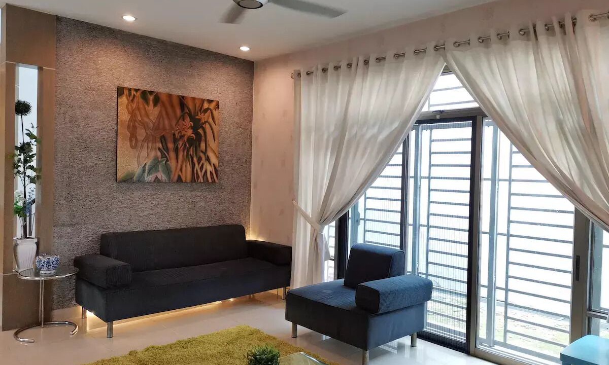 Photo of Livingroom in Taman Mount Austin
