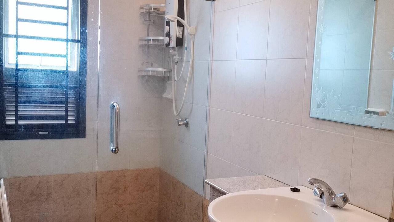 Photo of Bathroom in Taman Mount Austin