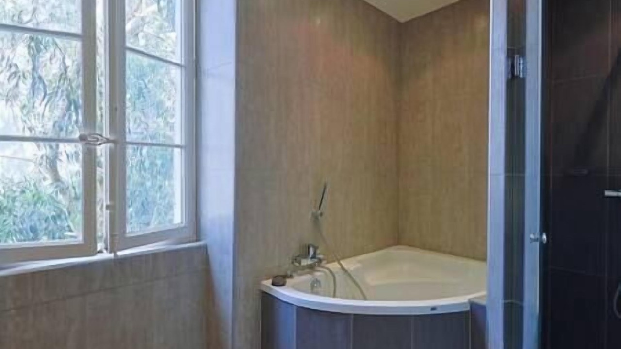 Photo of Bathroom in Hyeres City Centre