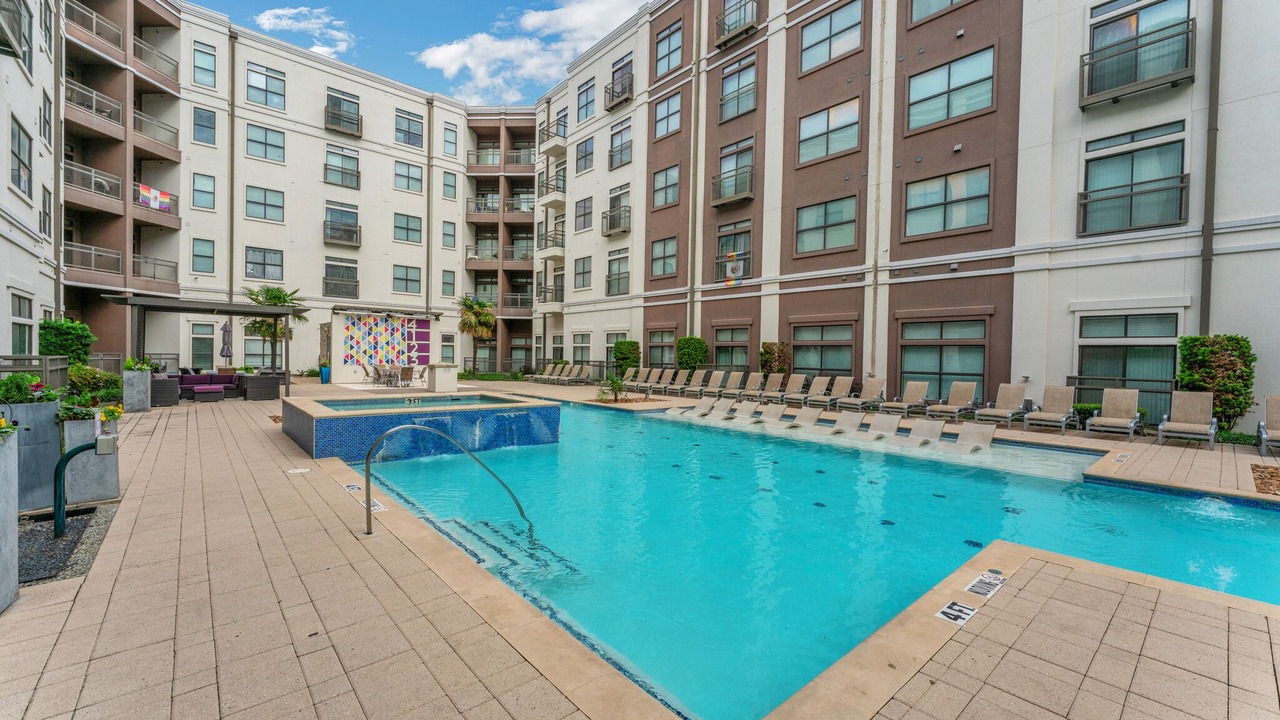 Photo of Outdoor in Oak Lawn