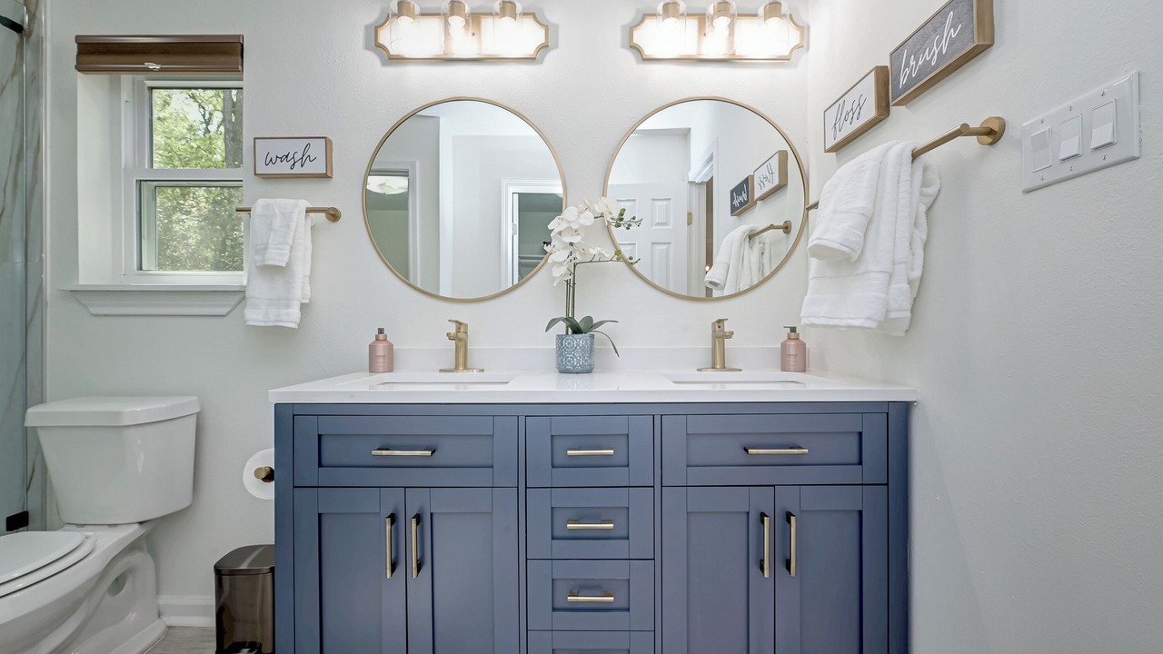 Photo of Bathroom in Stagecoach