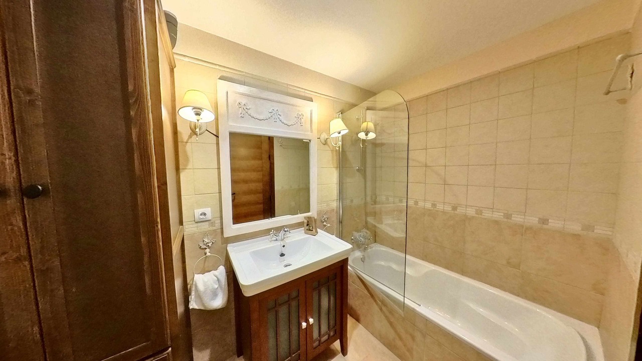 Photo of Bathroom in Escarrilla