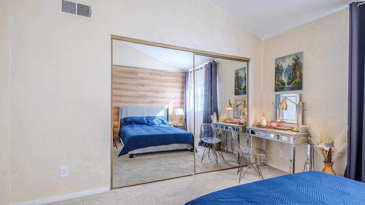 Photo of Bedroom in Pacific - Edison