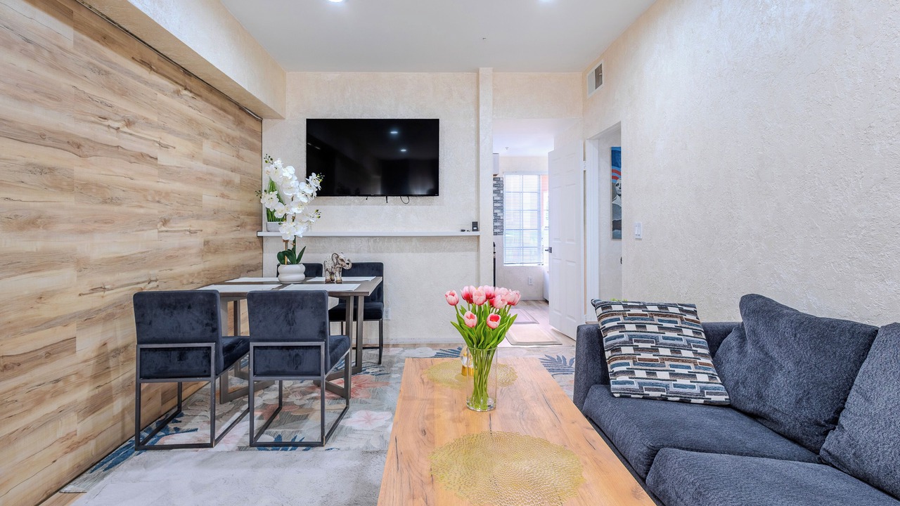 Photo of Livingroom in Pacific - Edison