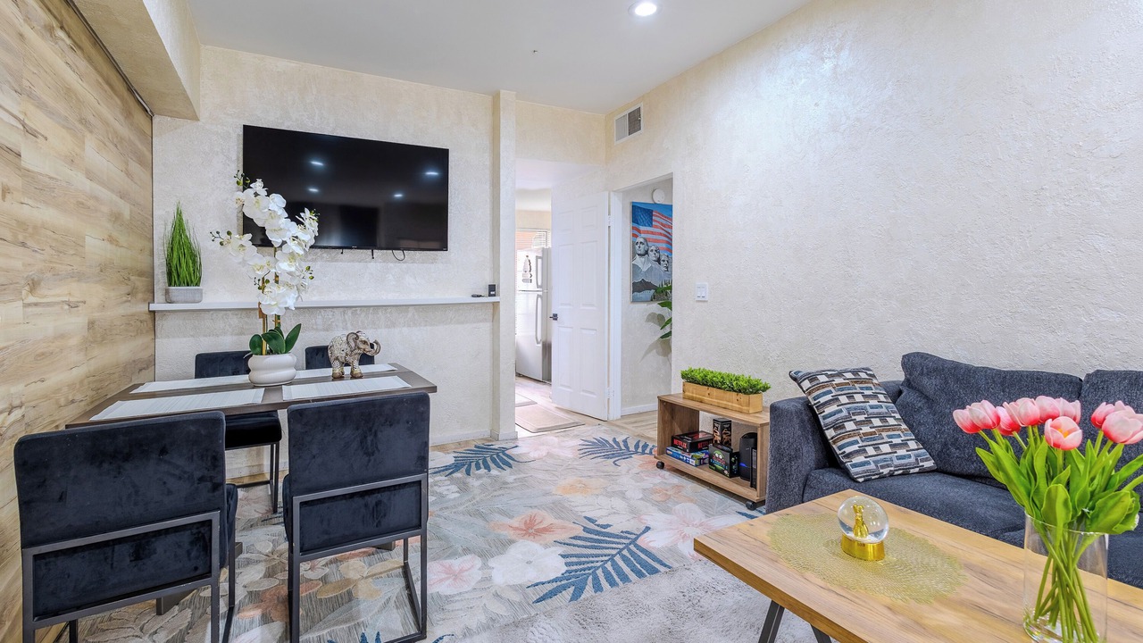 Photo of Livingroom in Pacific - Edison