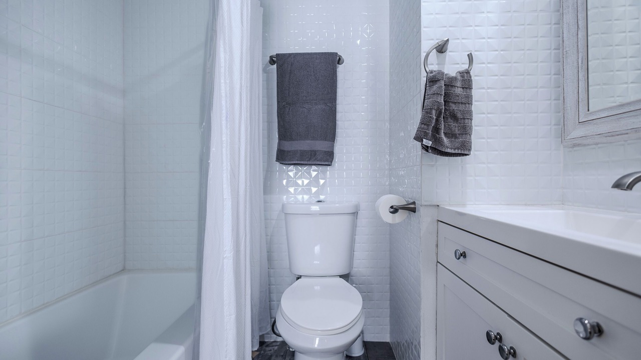 Photo of Bathroom in Pacific - Edison