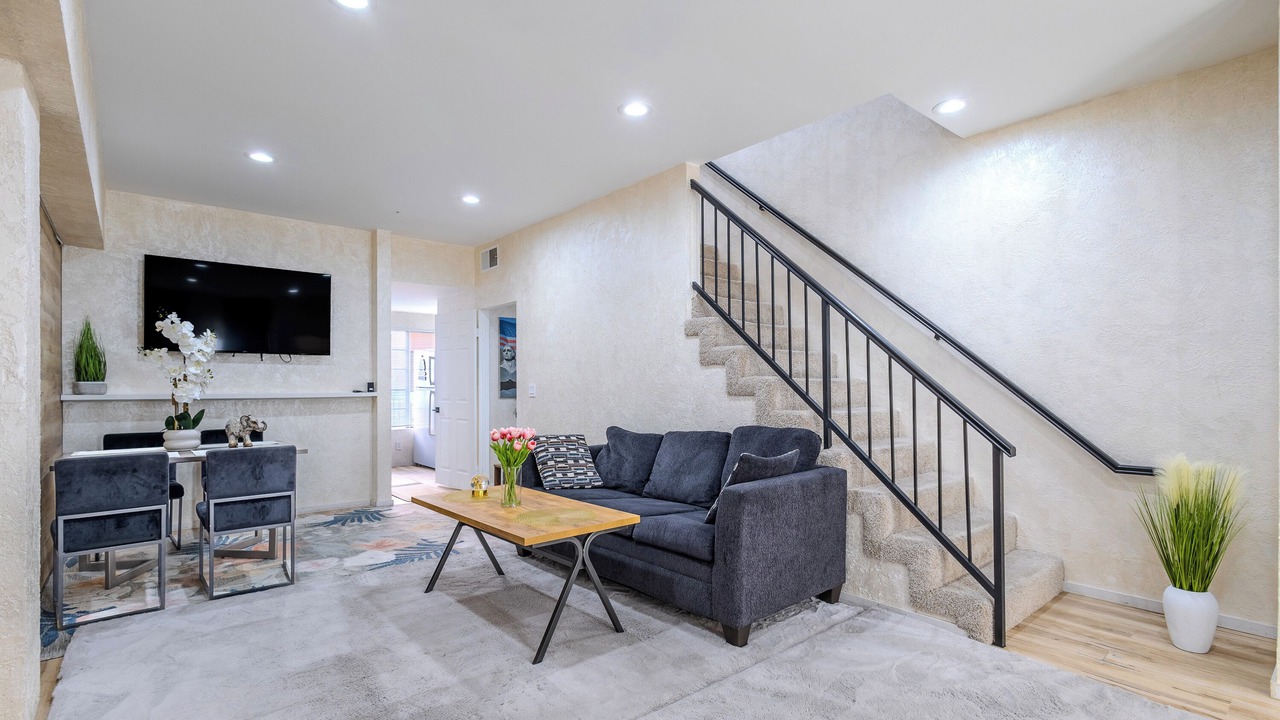 Photo of Livingroom in Pacific - Edison