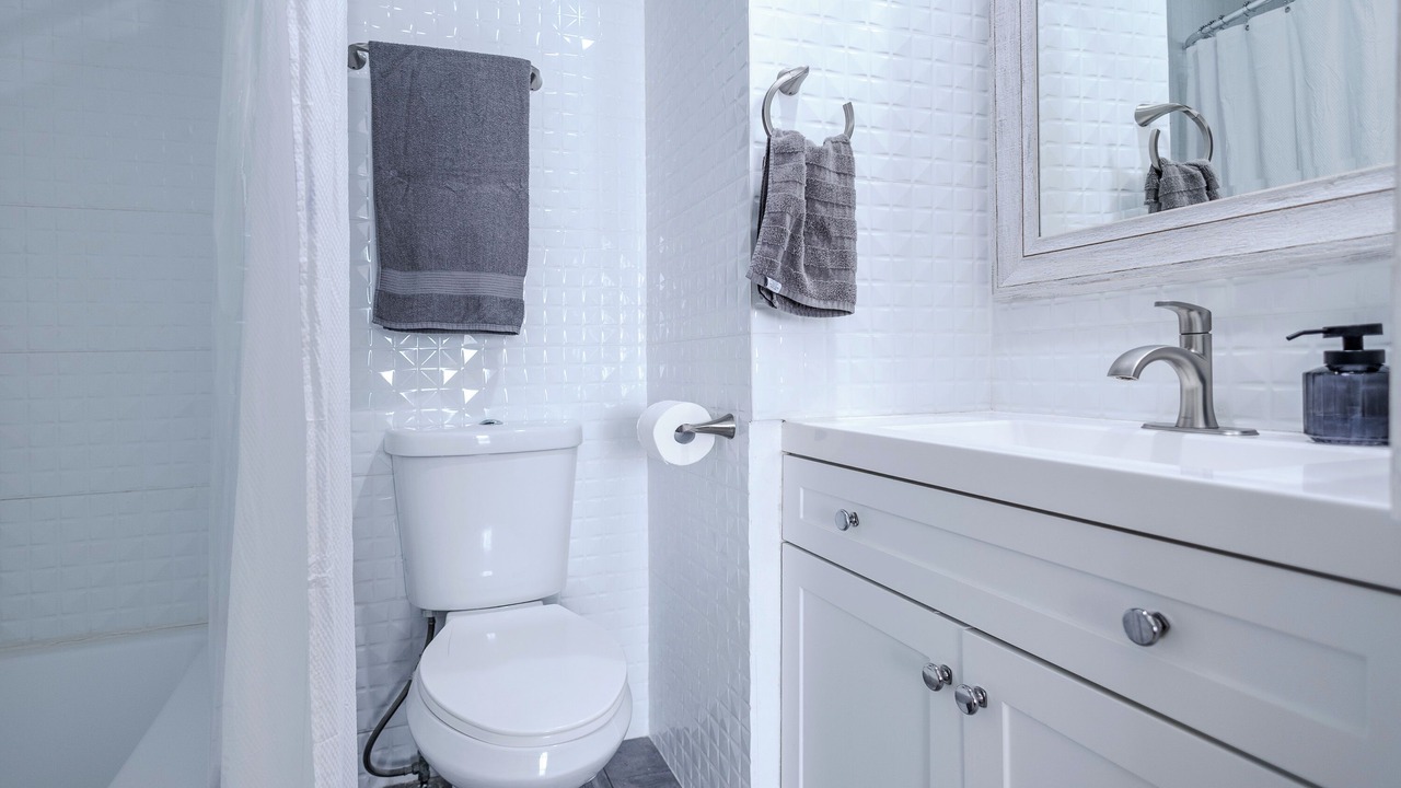 Photo of Bathroom in Pacific - Edison