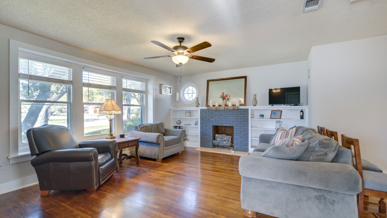 Photo of Livingroom in Brady