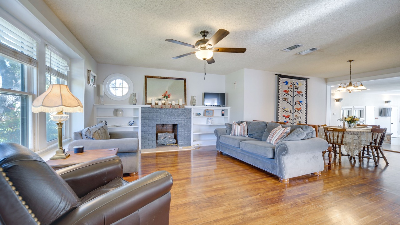 Photo of Livingroom in Brady