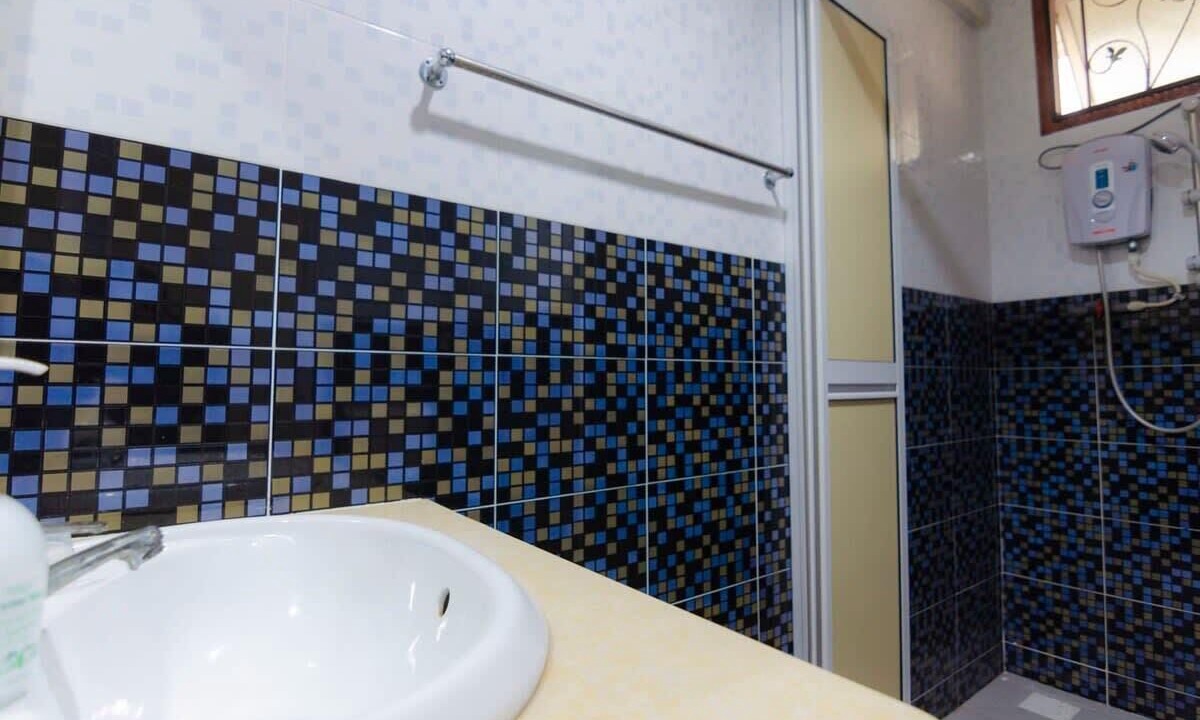 Photo of Bathroom in Central District