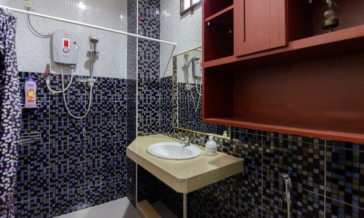 Photo of Bathroom in Central District