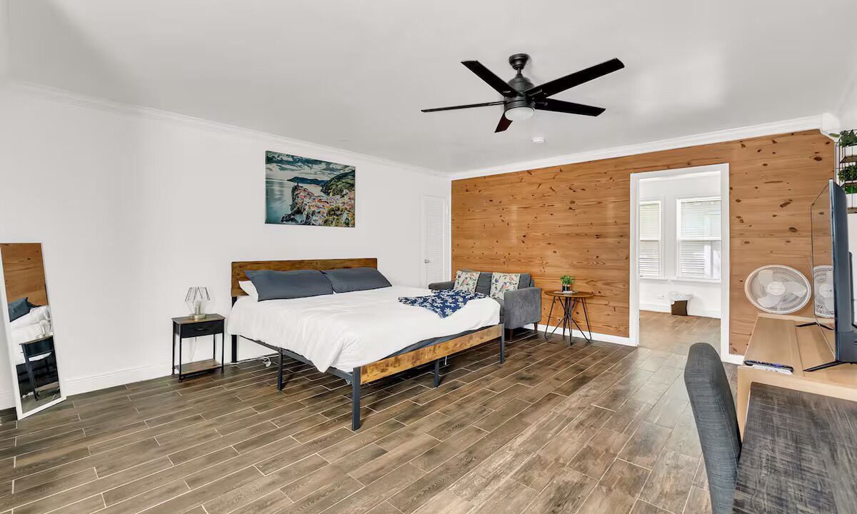 Photo of Bedroom in Midtown