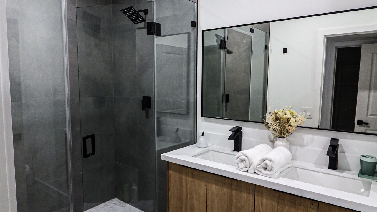 Photo of Bathroom in Golden Glades