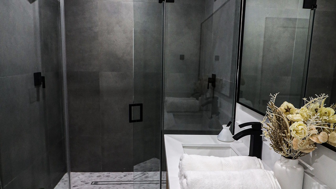 Photo of Bathroom in Golden Glades