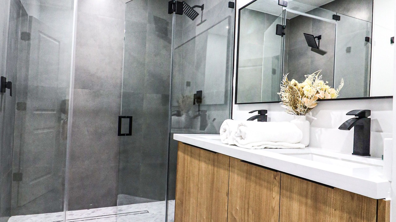Photo of Bathroom in Golden Glades