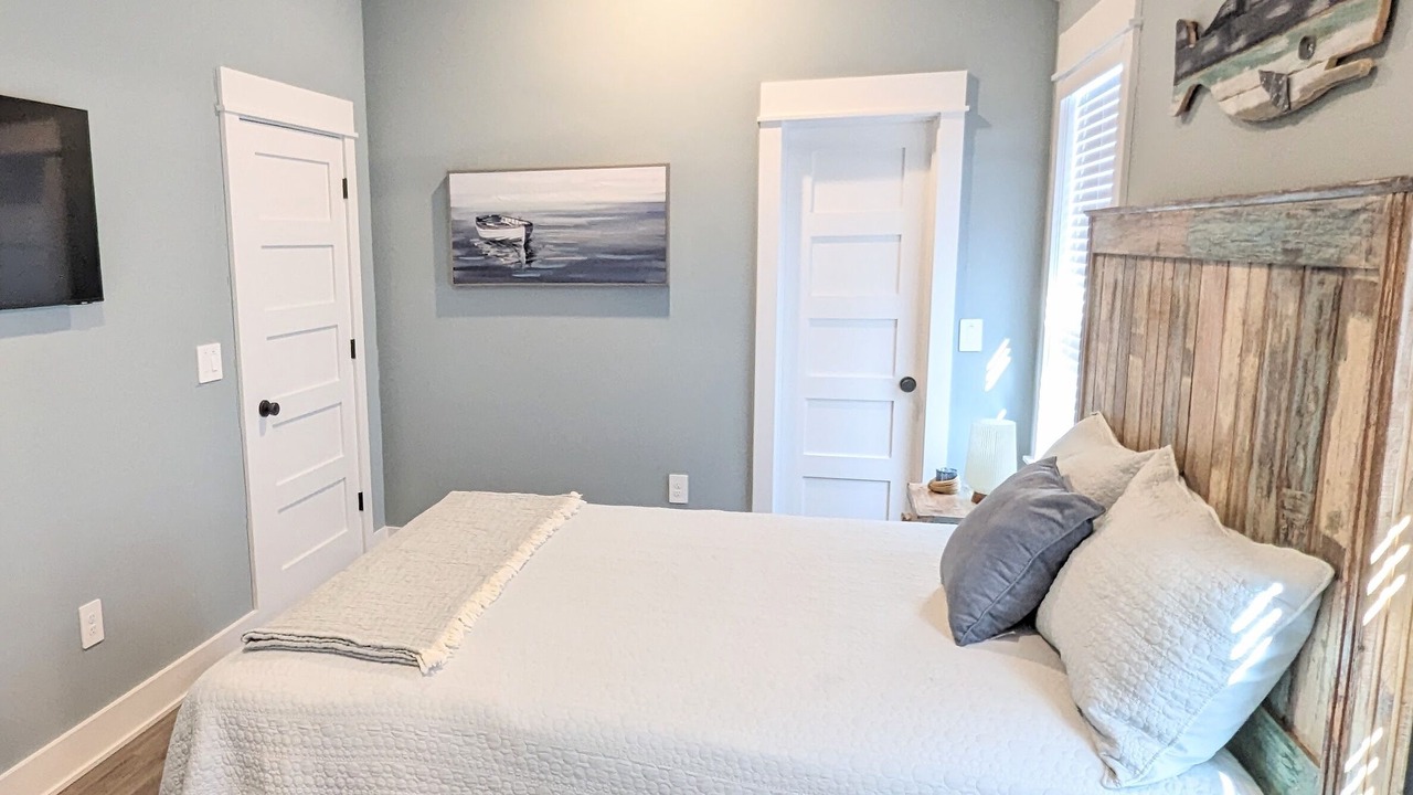 Photo of Bedroom in Corolla Light