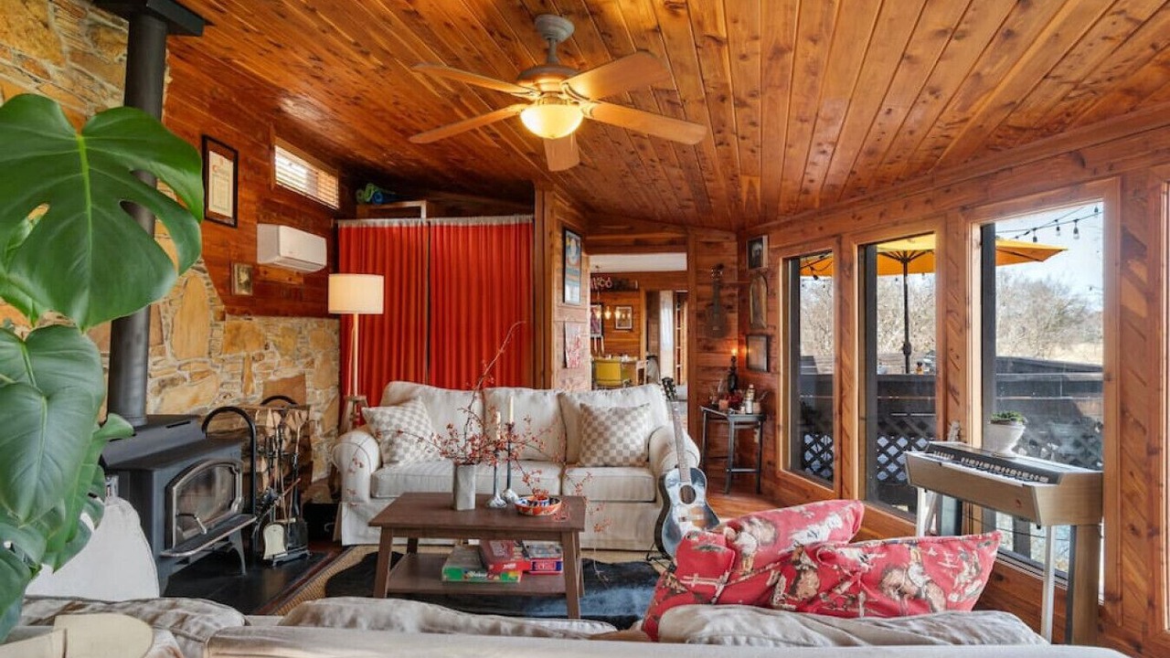 Photo of Bedroom in Lobelville
