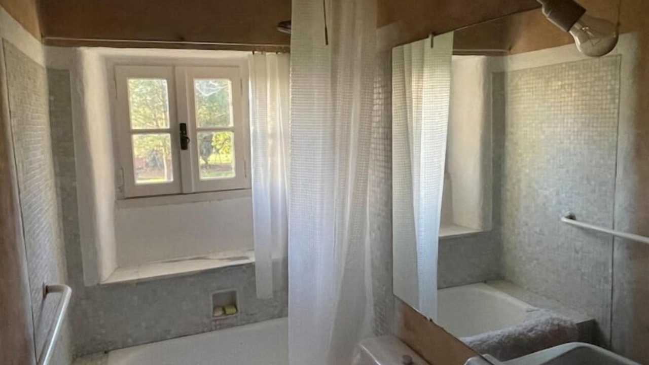 Photo of Bathroom in Carves