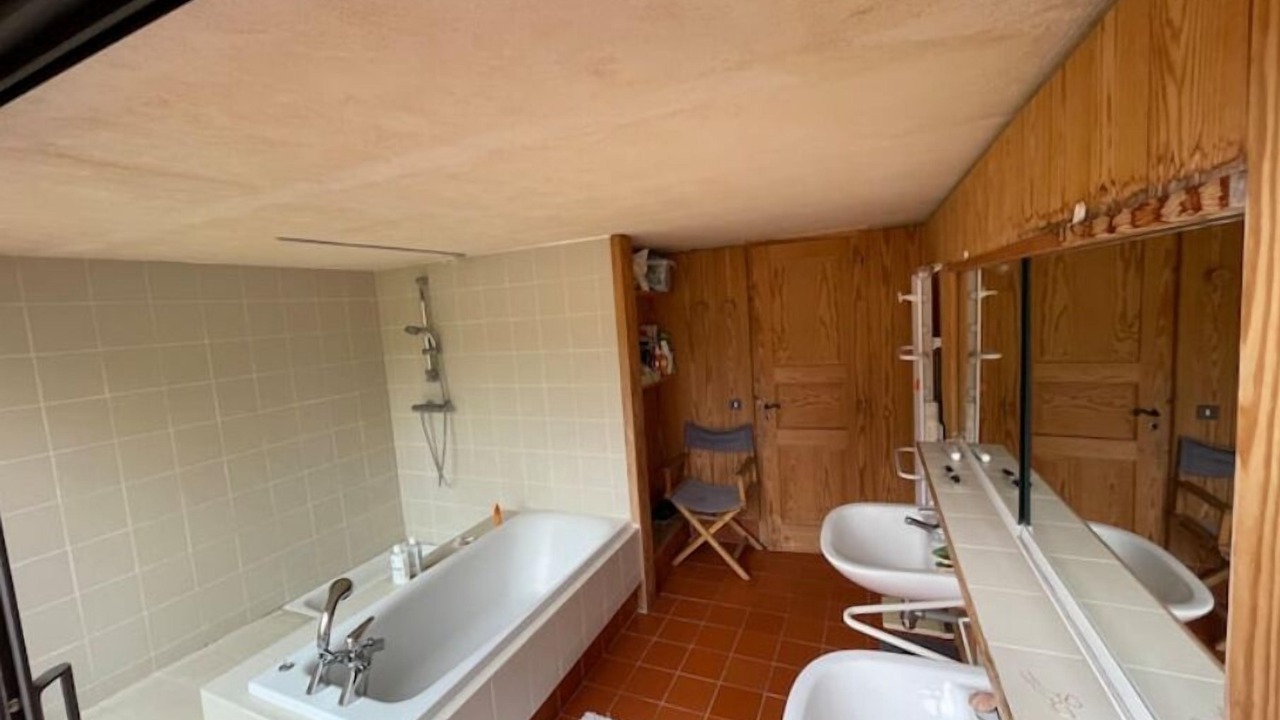 Photo of Bathroom in Carves