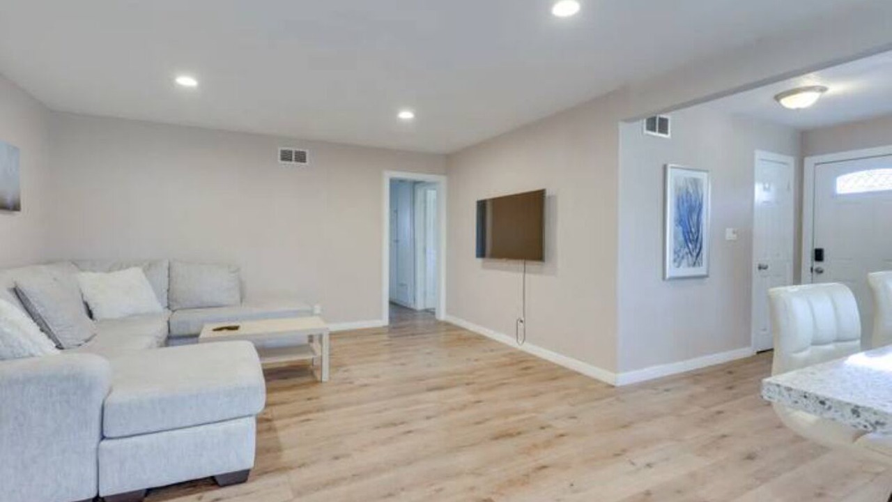 Photo of Livingroom in Midway