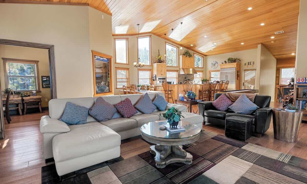Photo of Livingroom in Boulder Bay
