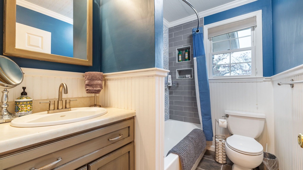 Photo of Bathroom in Merry Oaks