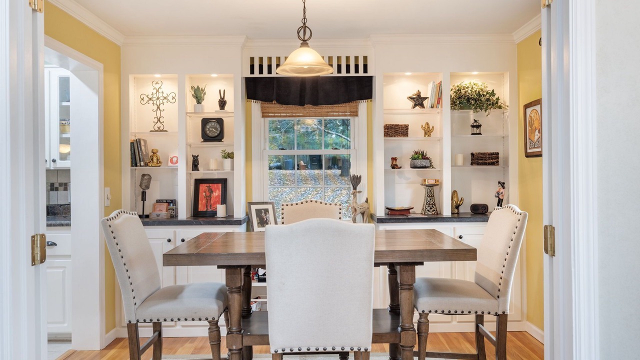 Photo of Bedroom in Merry Oaks