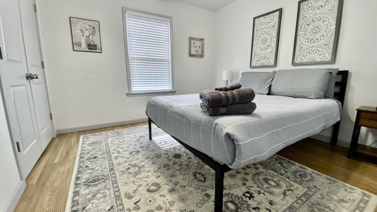 Photo of Bedroom in North by Northwest