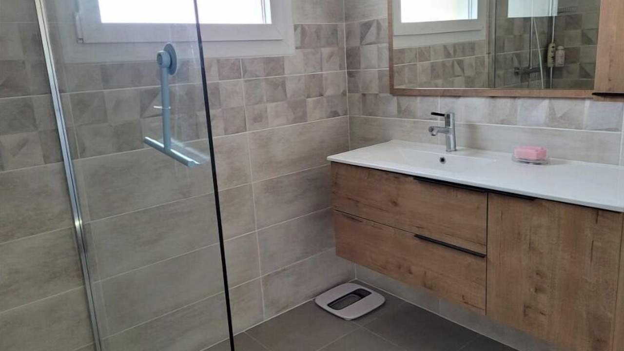 Photo of Bathroom in Villeneuve-d'Olmes