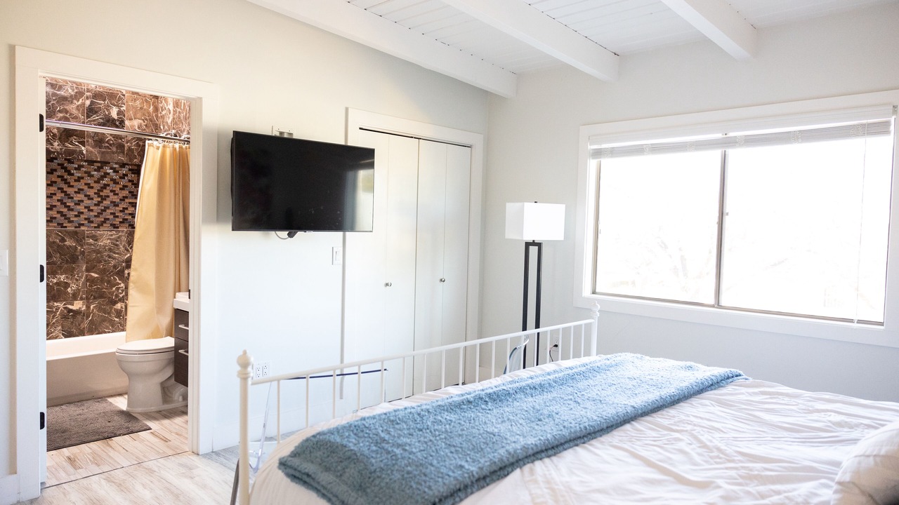 Photo of Bedroom in Highland Business