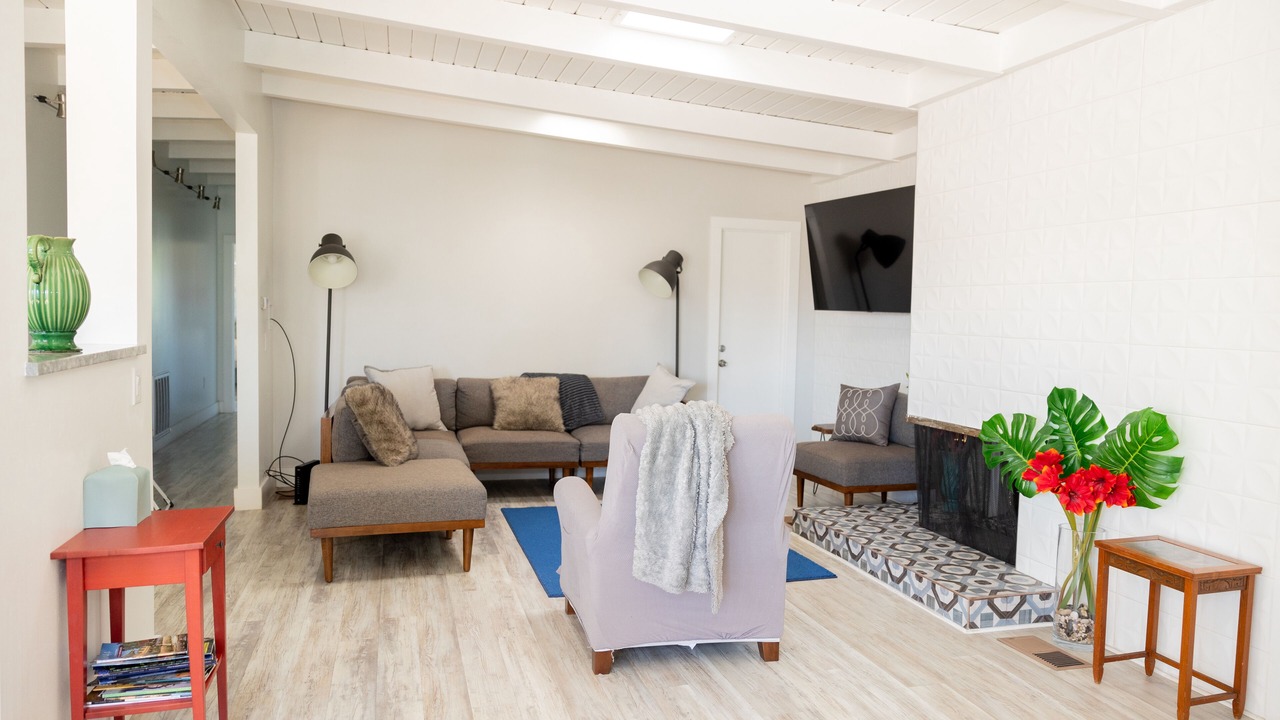 Photo of Livingroom in Highland Business