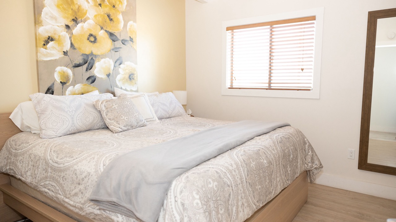 Photo of Bedroom in Highland Business