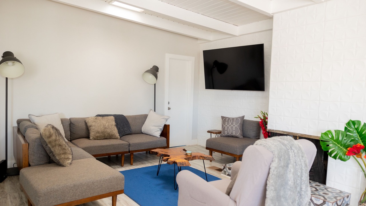 Photo of Livingroom in Highland Business