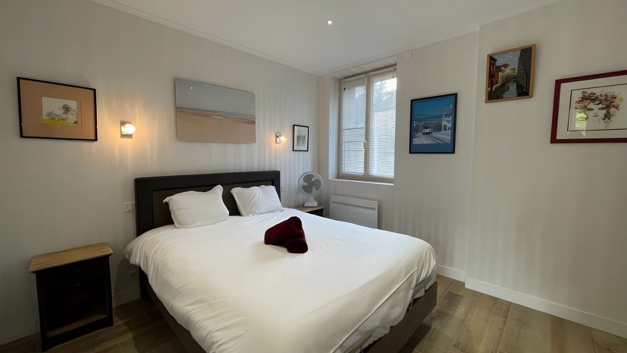 Photo of Bedroom in Thoree-les-Pins