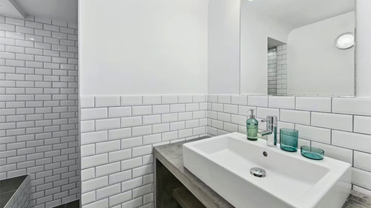 Photo of Bathroom in Quartier des Grandes-Carrieres